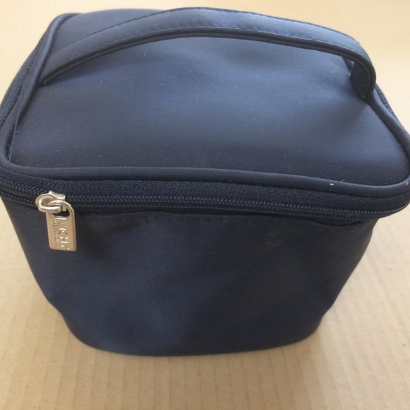 -NEW Blue square spacious makeup vanity case waterproof material zip close VICHY - Picture 1 of 4